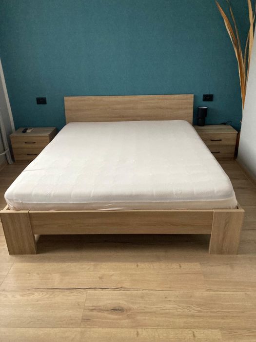 Спалня с две нощни шкафчета и подмат. рамка Матрак 160/200 мемори пяна