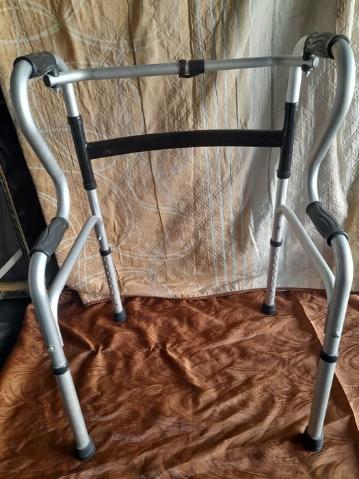 Продам   Ходунки