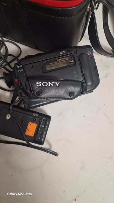 Camera Video Sony Handycam Video Hi 8 însoțită de adaptor de alimentar