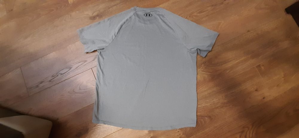Тениска Under armour L размер