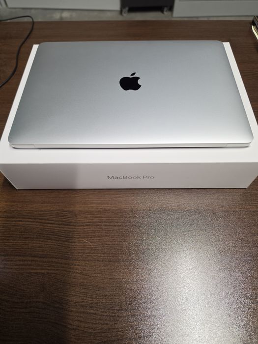 Apple MacBook Pro M1 13" 8GB / 256GB – 44 цикъла, 96% батерия, отлично състояние