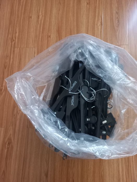 Продаются вешалки