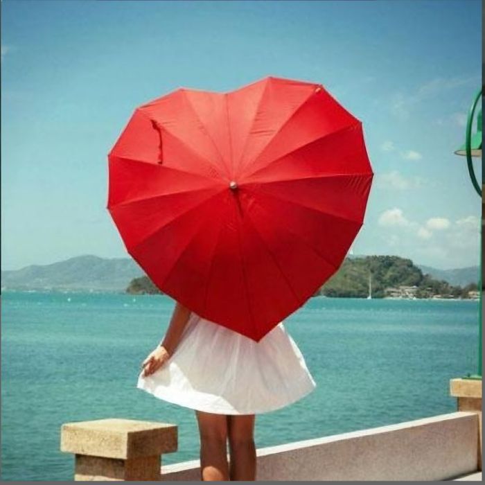 Продам зонт в форме сердца