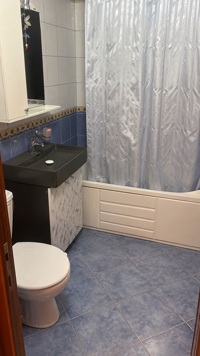 Proprietar, ofer spre închiriere apartament cu 3 camere