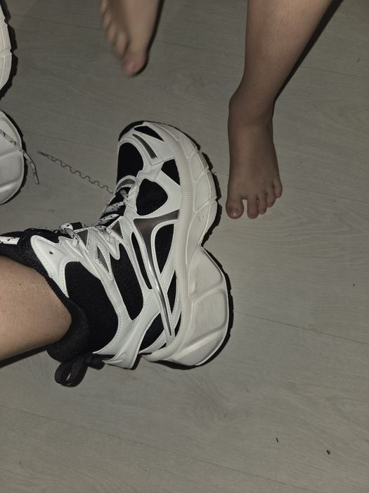 Високи маратонки made by society