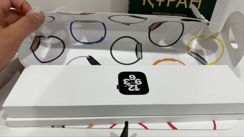 Apple Watch SE (электронные часы)