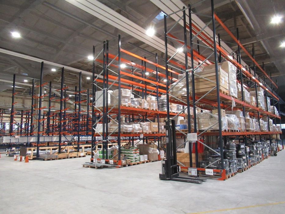 Rafturi metalice industriale reglabile
