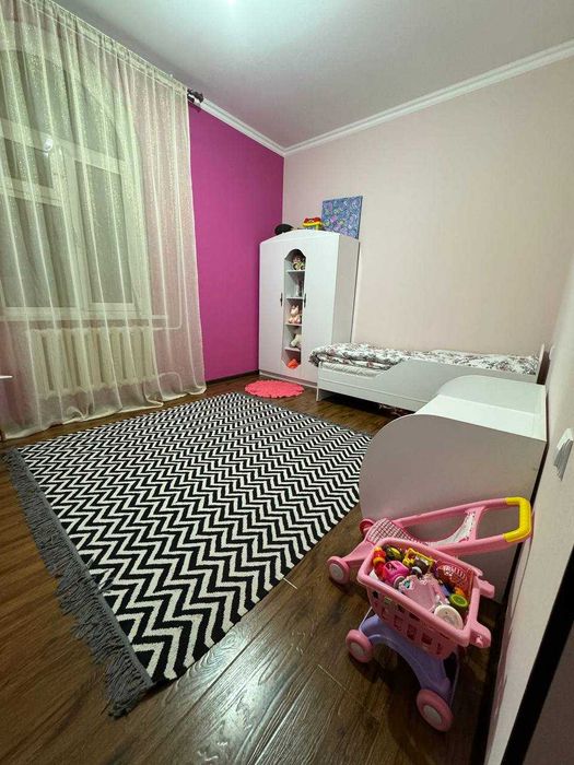 The cottage is for sale in the city center.Прод-ся коттедж в центре г.