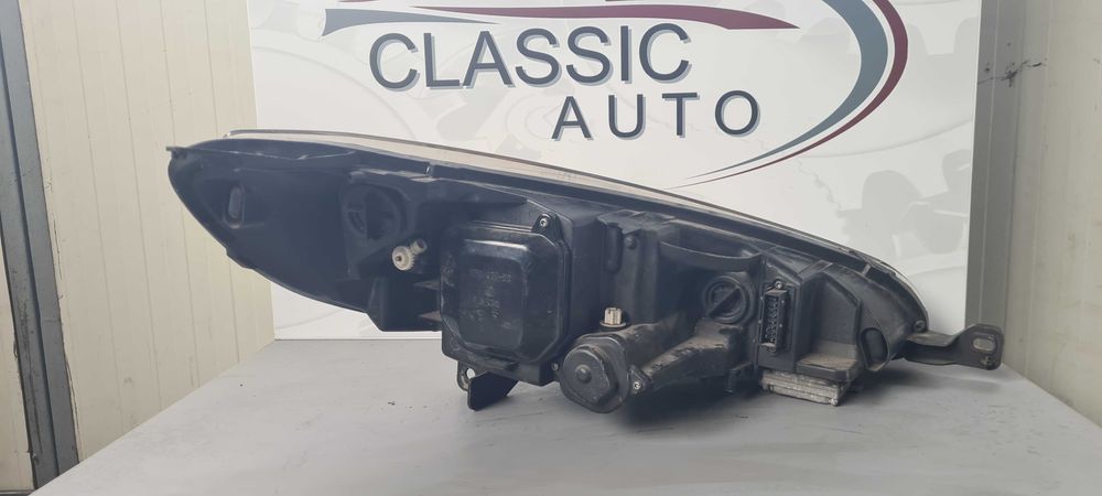 Фар Peugeot 407 coupe xenon