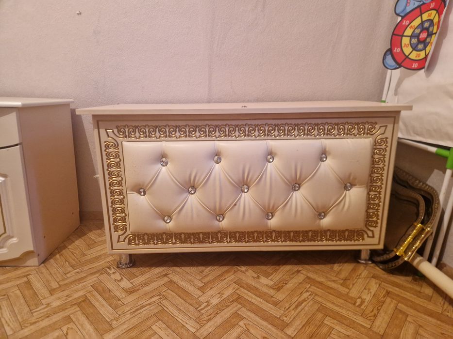 Спальный гарнитур (шкаф + подарок)