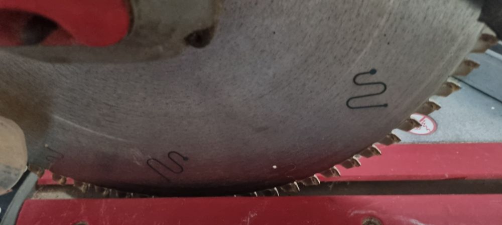 Milwaukee MS305DB Потапящ циркуляр с герунг