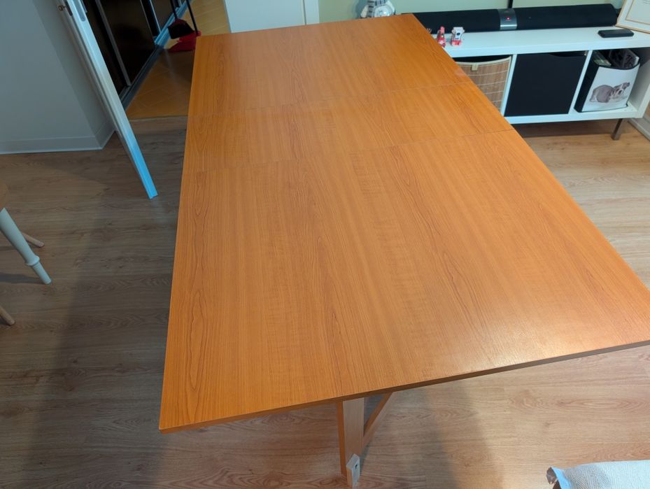 Vând Masa Pliabila 156cm din pal cu role