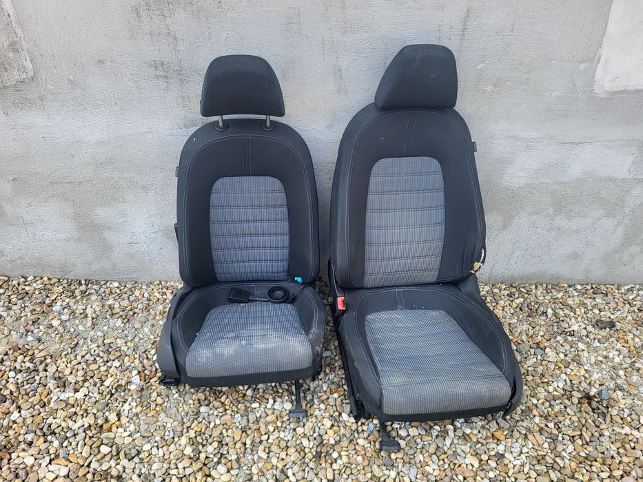 Bacheta spate passat cc 2009 textil pret 200 lei!