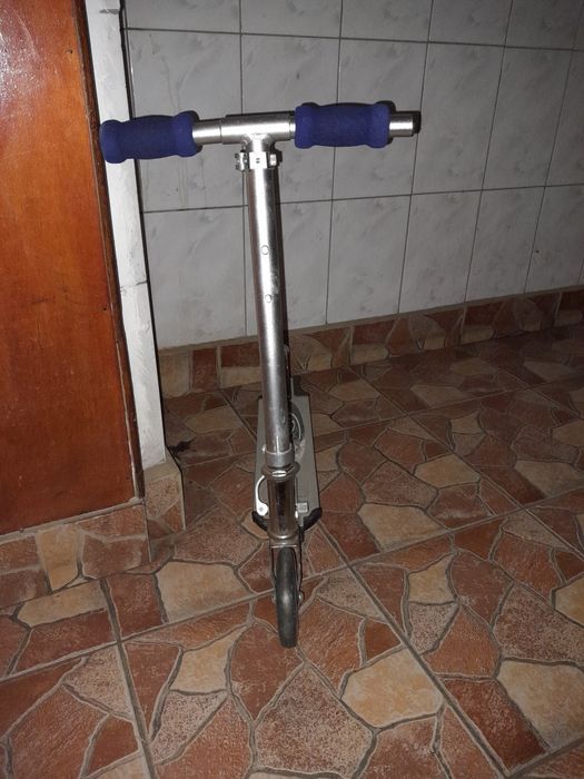 Trotineta reglabila pentru copii