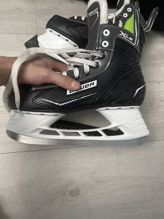 Продам коньки Bauer