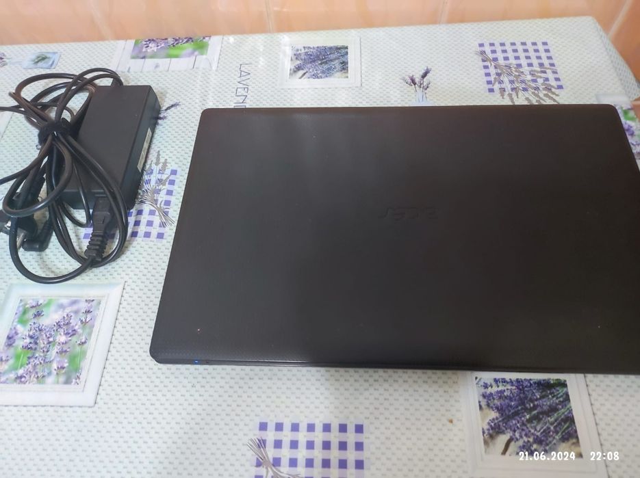 Ноутбук продаю срочно