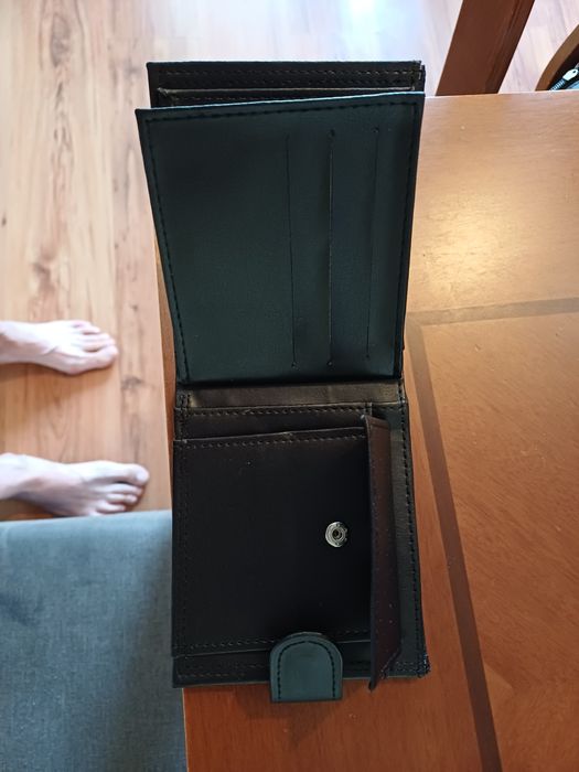 Продавам мъжки портфейл