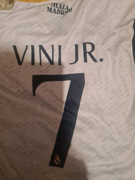Оригинал блуза  Real madrid на Vini. Jr. размер   м
