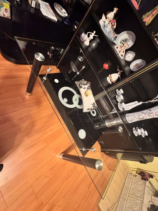 Masa din sticla neagra