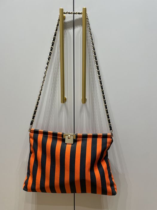 Geanta Musette, cu dungi portocalii si catarama aurie