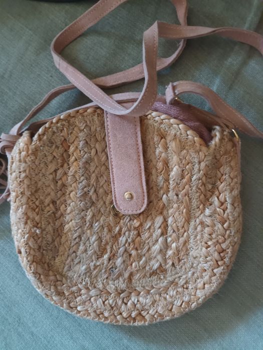 Симпатични чанти в търсене на нов дом