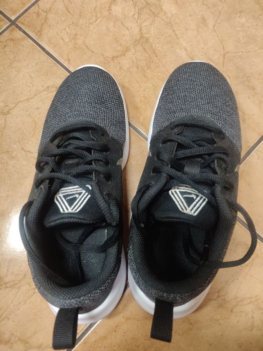 Маратонки Nike и кецове Converse