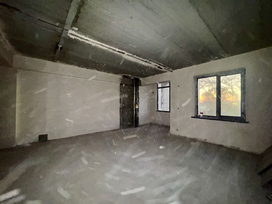 3х комнатная квартира(коробка), на 2 этаже. Поворот