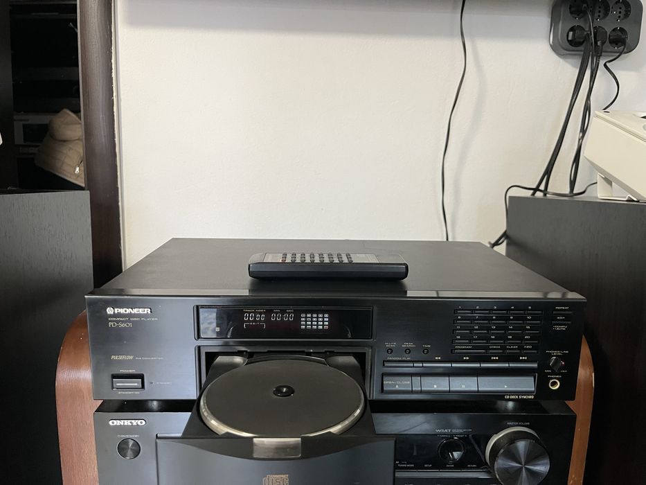 Cd-player Top Pioneer PD-S601 cu platan