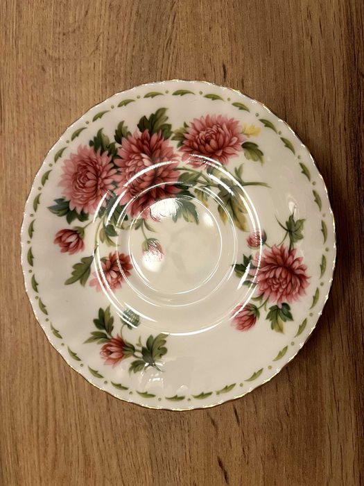Чаша за чай/кафе Royal Albert January, November Flower of the Month