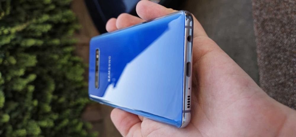 Samsung Galaxy S10 Plus 128 / 8Gb Albastru Impecabil + Cablu si Incarcator