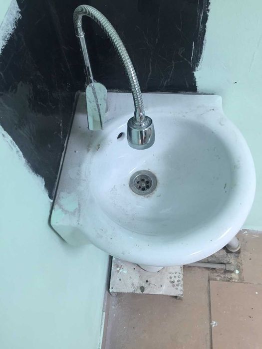 раковина угловая б/у