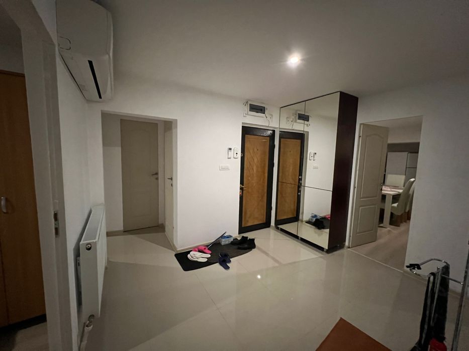 Vand Ap.4 camere, etaj 1, Casa de Cultura