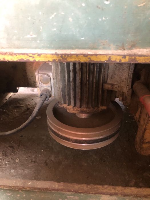 Masina de frezat cu freze cu coada FAS