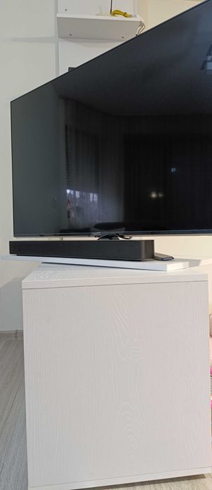 Продавам ТВ шкаф с въртящ се плот.