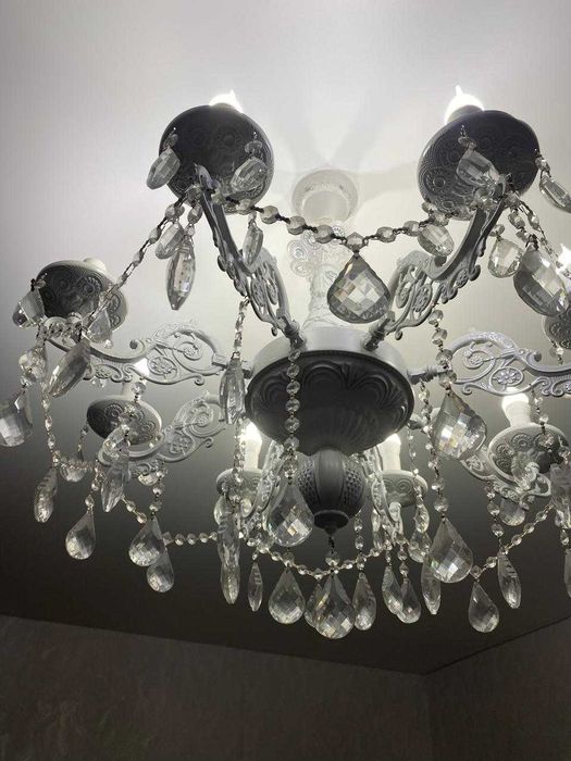 Продам люстру для зала 60 000 тенге.