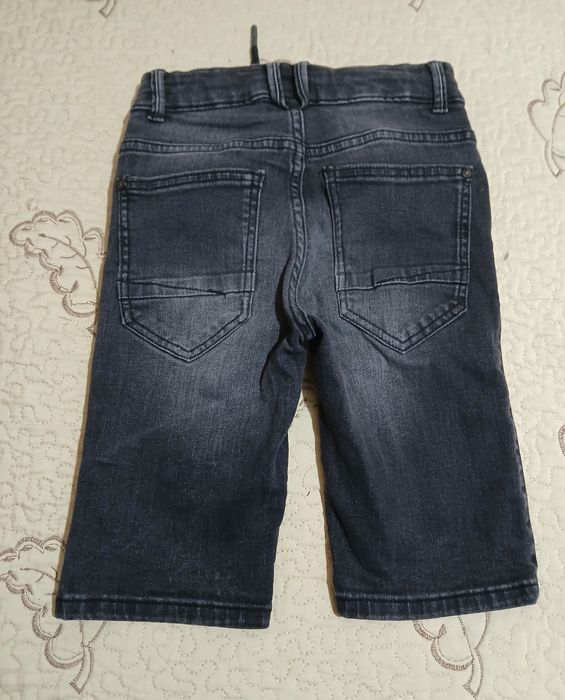 Pantaloni trei sferturi 8-9 ani