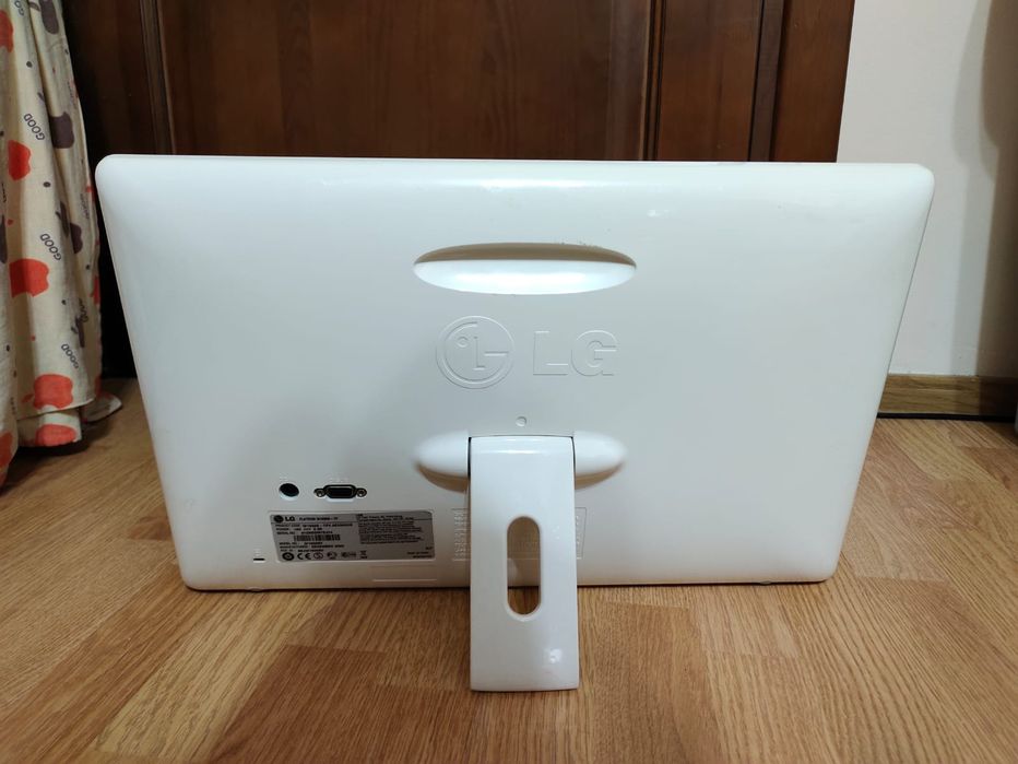 Монитор LG w1930s б/у,  с клавиатурой, б/у