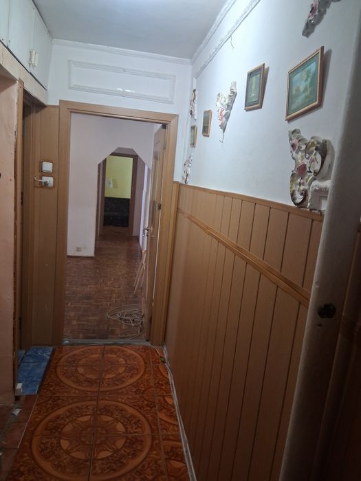 Închiriez aparrament