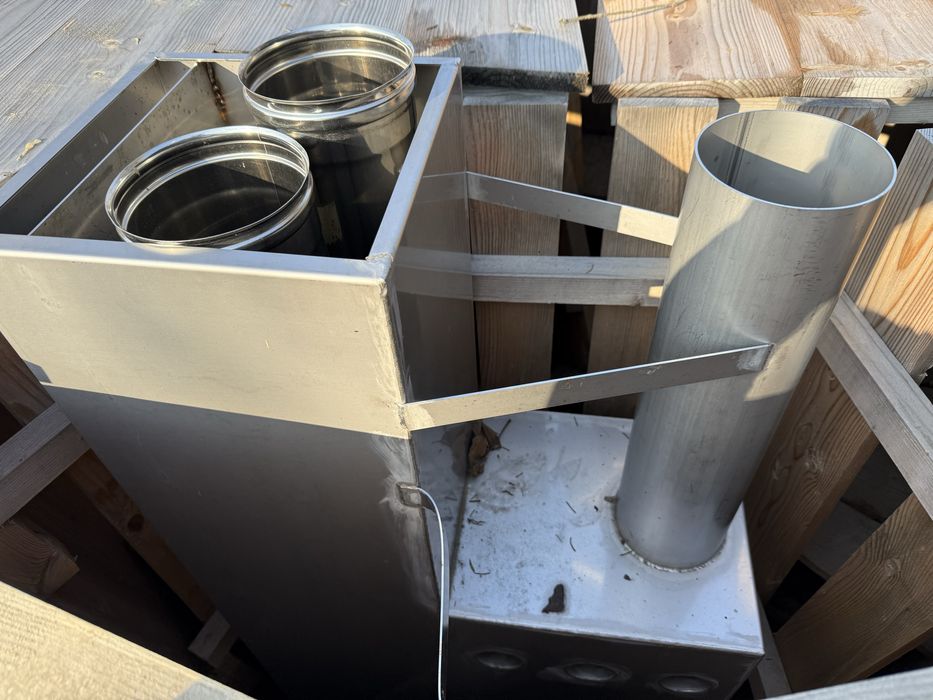 Ciubăr din lemn, sobă inox, 8–10 persoane – 2 bucăți disponibile