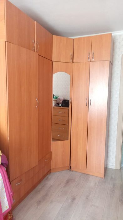 Продаю  1 комод  , продаю угловой шкаф