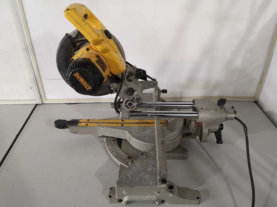 Циркуляр пендула - Dewalt 1600W / 216mm