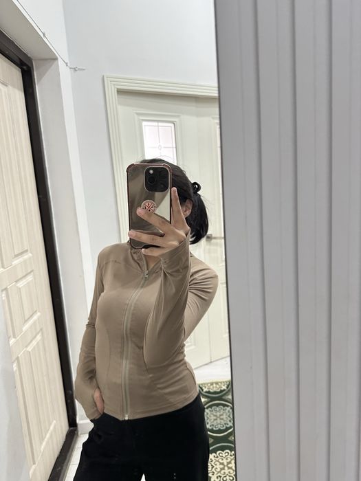 Все вещи по 2500 тг