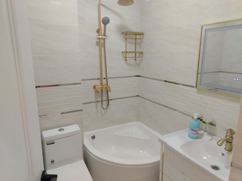 Продаётся своя квартира в центре бухаре