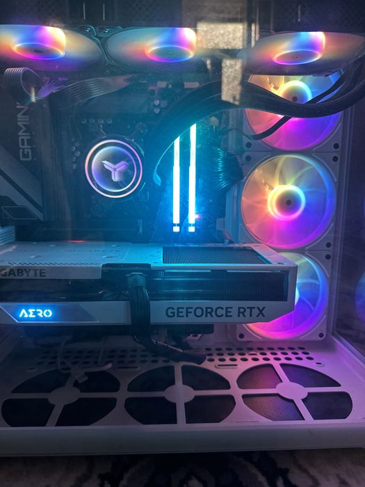 Ryzen 7600X/32GB DDR5/RTX 4060 Gigabyte/b650/1tb nvme/Aquarium/1000W