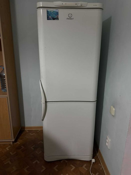 Холодильник Indesit