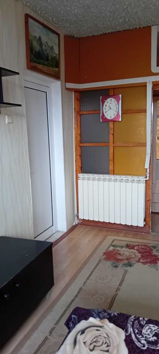 Самостоятелен  първи етаж от масивна  къща с магазин