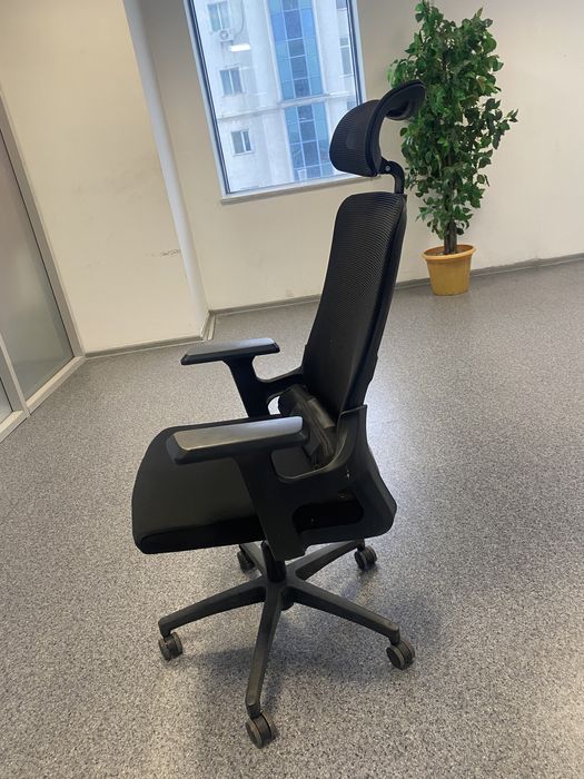 Офисные стулья в хорошем состоянии