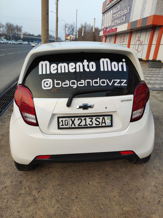 Avto nakleyka na avto