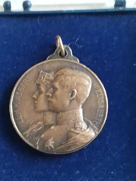 Lot vintage de 8 medalii diferite 4