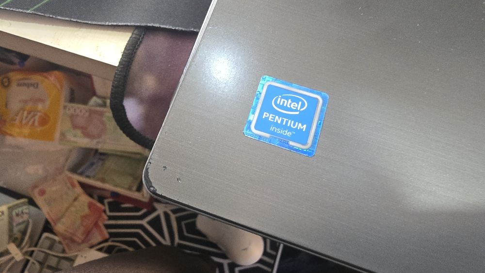 Noutbuk sotiladi Lenovo